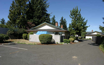 Seven Gables Apartments in Portland, OR - Building Photo - Building Photo