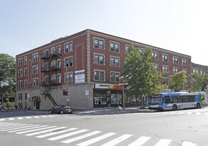 5750-5764 Sherbrooke Rue O in Montréal, QC - Building Photo