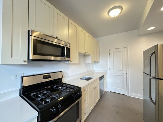 3048 N Milwaukee Ave, Unit G05C