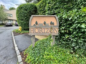 1 Horizon Dr in Norwalk, CT - Building Photo