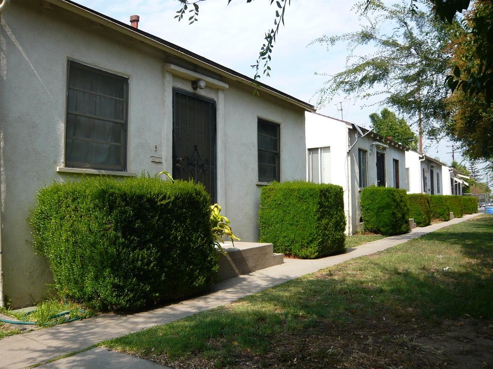 825-829 S Atlantic Blvd in Alhambra, CA - Building Photo