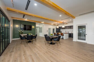 The Rail at 1380 in Zionsville, IN - Foto de edificio - Interior Photo