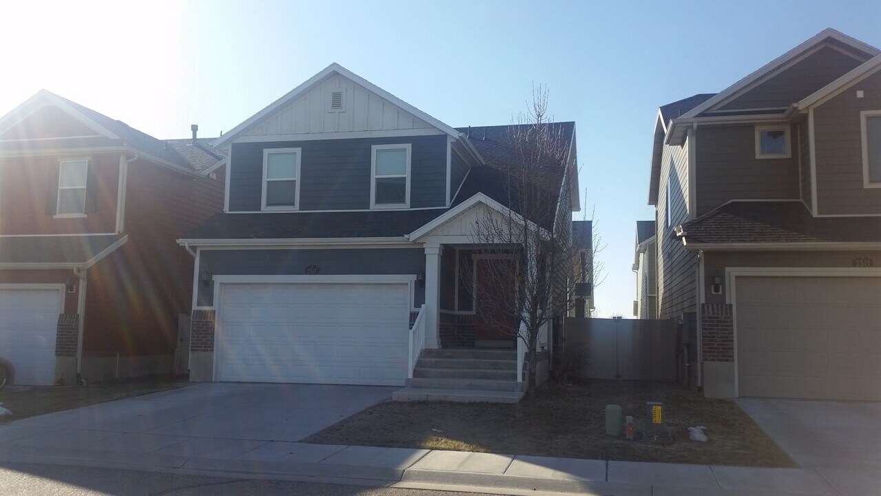 2517 Olivia St in West Haven, UT - Building Photo