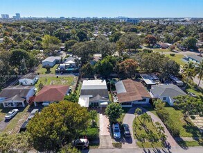 1624 NE 175th St in North Miami Beach, FL - Building Photo - Building Photo