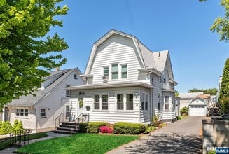 247 Fern Ave in Lyndhurst, NJ - Building Photo - Building Photo