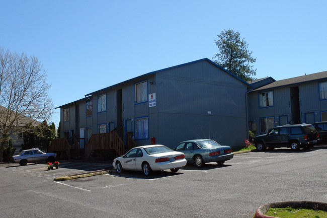 Rimcrest Apartments in Portland, OR - Building Photo - Building Photo