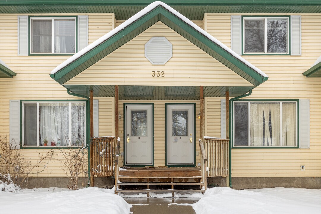 332D Fourth Av in Strathmore, AB - Building Photo