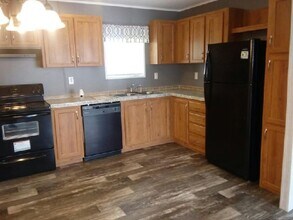 100 Lisa Ln in Greenacres, FL - Building Photo - Building Photo
