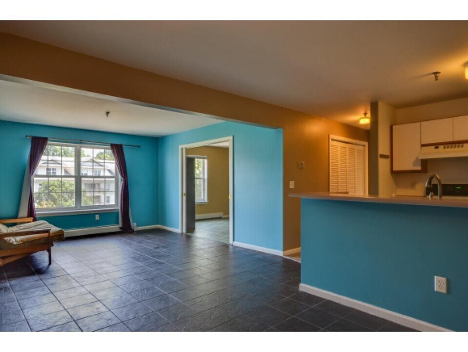 372 Hildred Dr, Unit Building 8 in Burlington, VT - Building Photo
