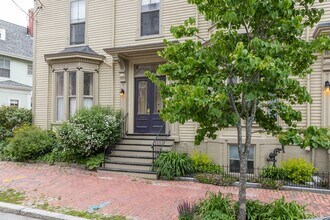 256 Vaughan St in Portland, ME - Building Photo - Building Photo