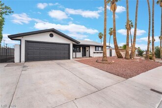 3992 Chinchilla Ave in Las Vegas, NV - Building Photo - Building Photo