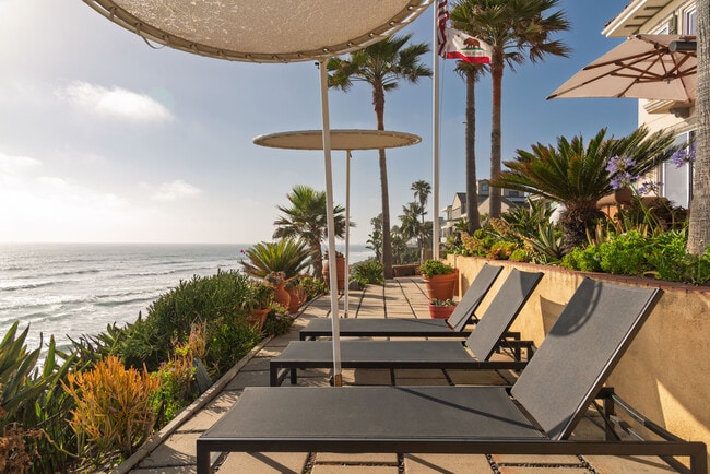 5143 Shore Dr, Unit Guest Villa in Carlsbad, CA - Foto de edificio - Building Photo