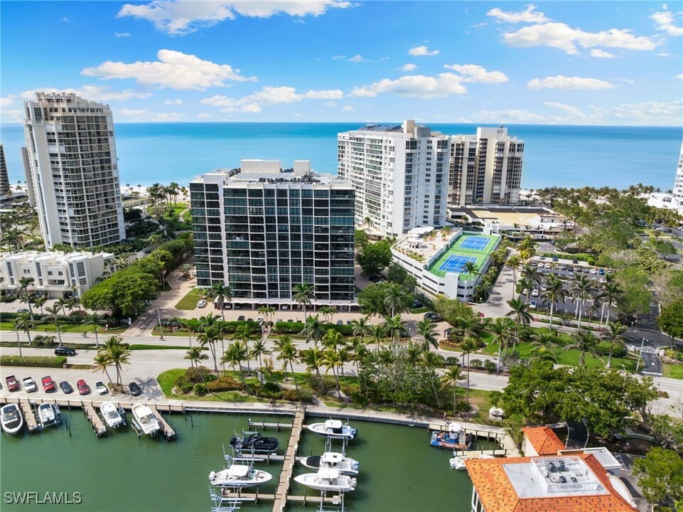 4031 Gulf Shore Blvd N in Naples, FL - Building Photo