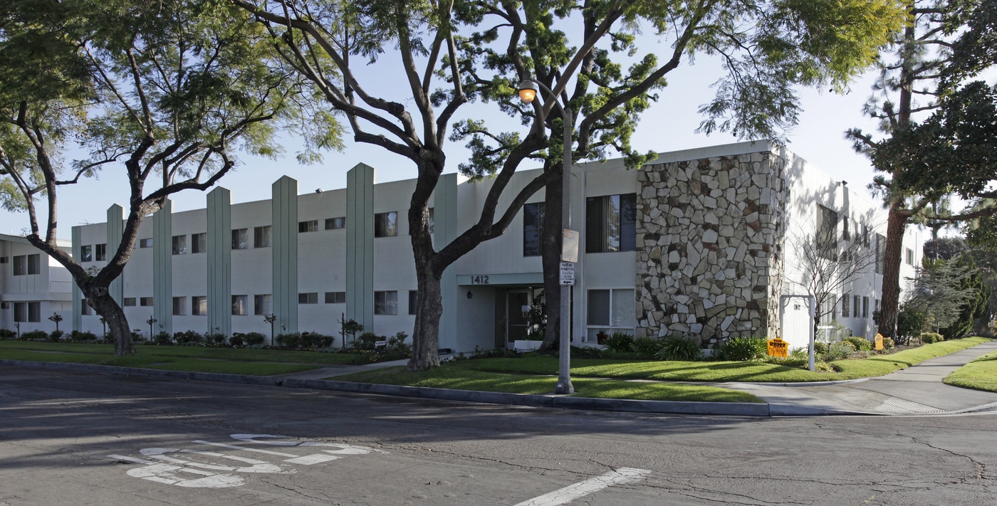 Fullerton Pines Apartments in Fullerton, CA - Building Photo