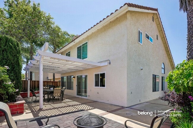 4132 Lost Springs Dr in Agoura Hills, CA - Foto de edificio - Building Photo