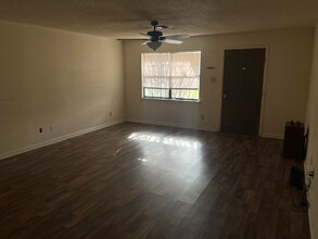 226 Wall Dr in Palestine, TX - Foto de edificio - Building Photo