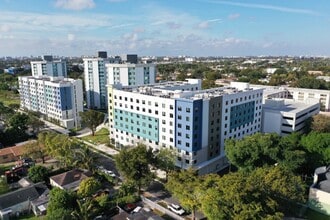 Three Round Tower B&C in Miami, FL - Building Photo - Building Photo