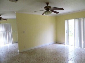 3700 Riverside Dr in Coral Springs, FL - Building Photo - Building Photo