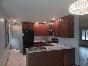 117 Hilly Oak Dr in Delafield, WI - Foto de edificio - Building Photo