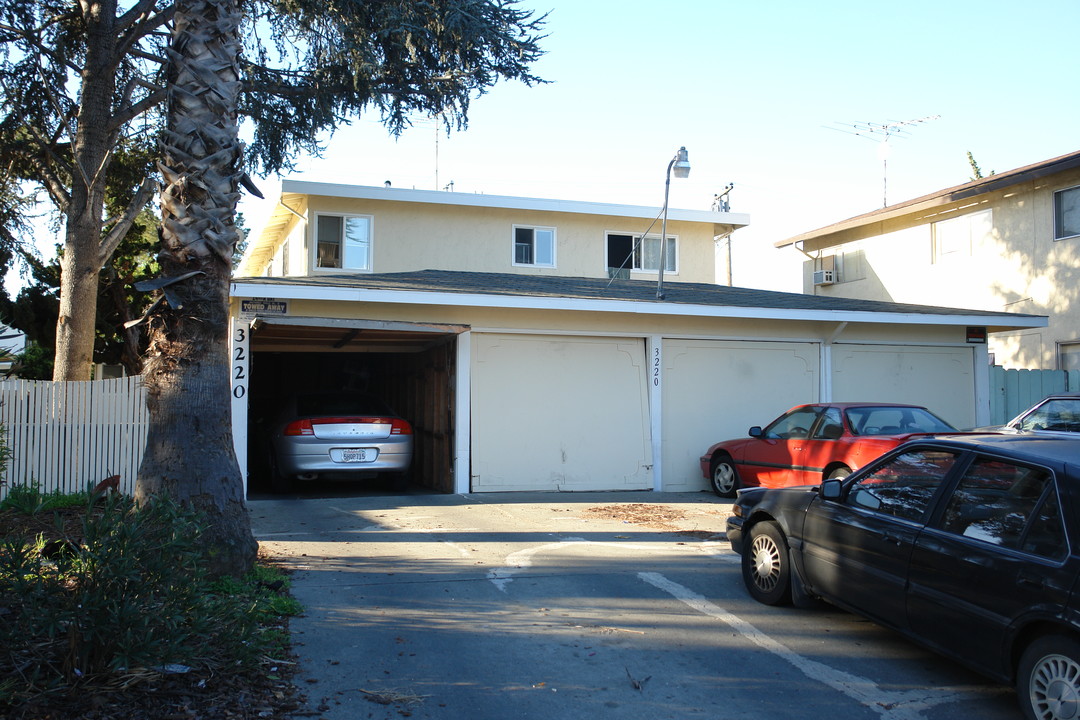 3220 Williamsburg Dr in San Jose, CA - Building Photo