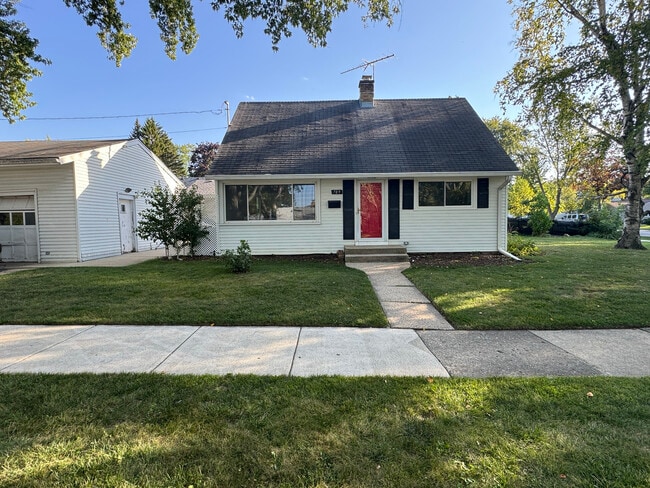 property at 709 W Glencoe Rd