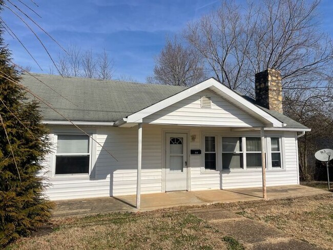 89 Leach St in Marion, NC - Building Photo - Building Photo