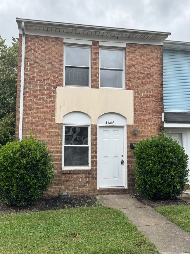 4666 Greenwood Dr