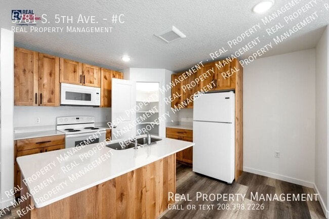 5781 S 5th Ave in Pocatello, ID - Building Photo - Building Photo
