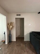 Mediterranean Village and Dos Robles in Sacramento, CA - Foto de edificio - Building Photo