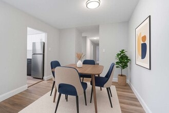 Rock Springs Apartments in Morrisville, PA - Foto de edificio - Building Photo