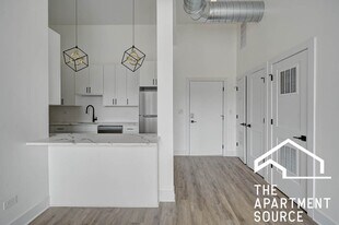 4733 N Western Ave, Unit 205 in Chicago, IL - Building Photo