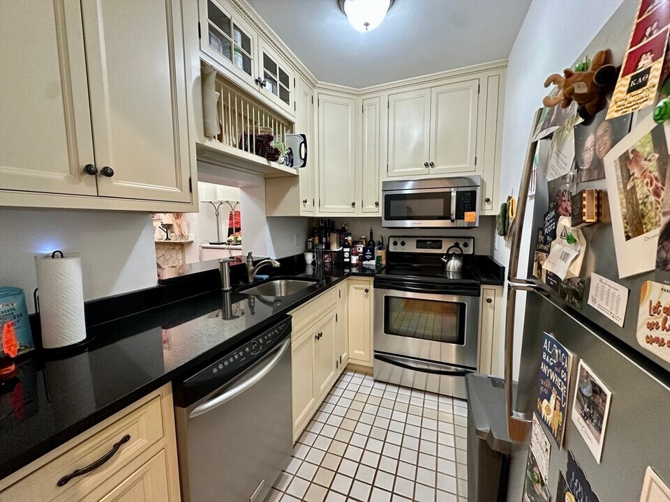 46 Dwight St in Boston, MA - Building Photo