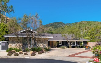 6202 Frondosa Dr in Malibu, CA - Building Photo