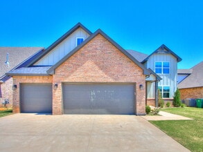 3212 Hayven Cir in Yukon, OK - Building Photo - Building Photo