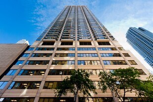 30 E Huron St, Unit 1405 in Chicago, IL - Building Photo