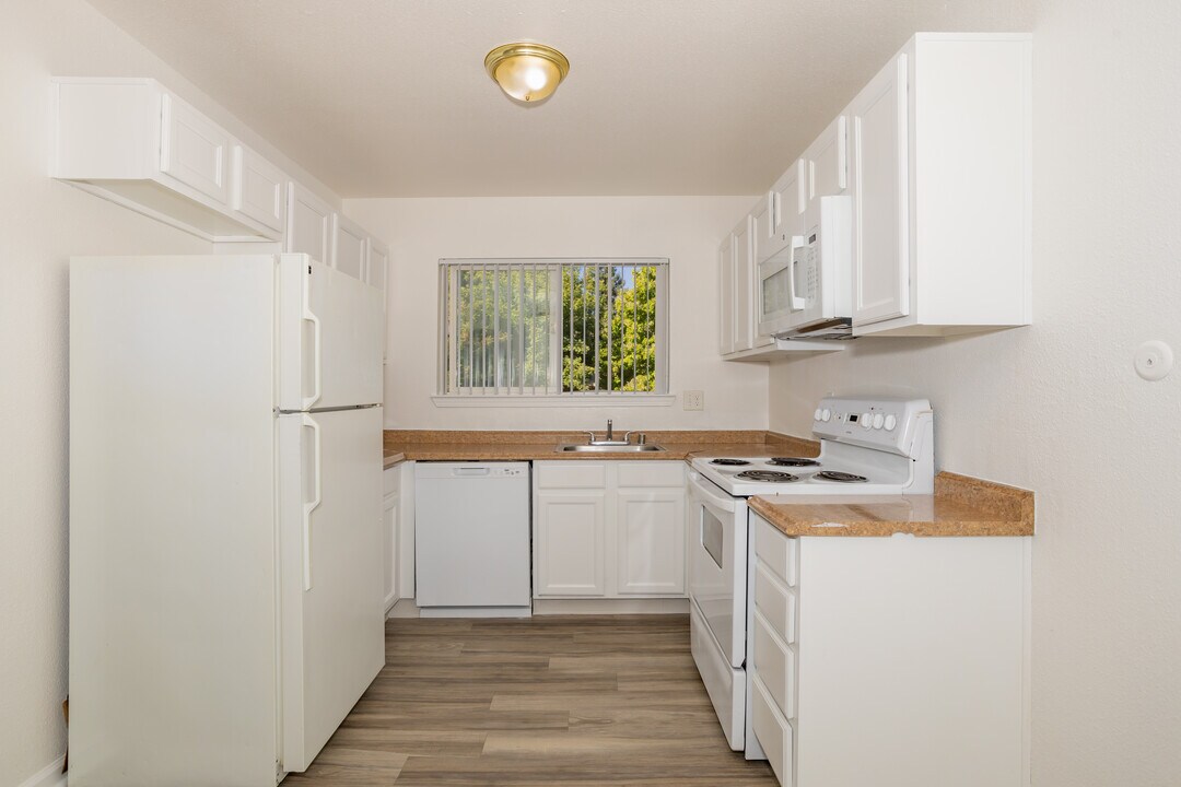 La Loma Terrace in Rancho Cordova, CA - Building Photo