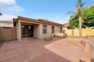 2216 E Spruce Dr in Chandler, AZ - Building Photo