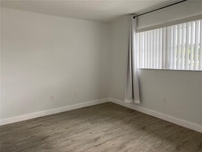 6503 Winfield Blvd in Margate, FL - Foto de edificio - Building Photo