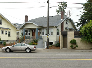 6622-6626 NE Sandy Blvd in Portland, OR - Building Photo - Building Photo