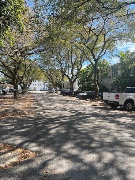 427 Santander Ave, Unit 101 in Coral Gables, FL - Building Photo - Building Photo
