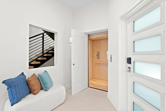 property at 866 N Osceola Ave