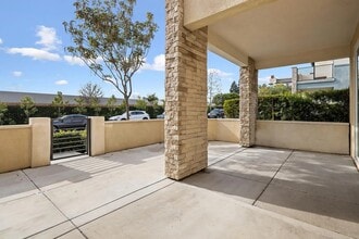 370 Broadway Dr in Brea, CA - Foto de edificio - Building Photo