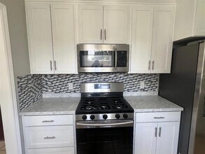 1014 E San Augustine St in Deer Park, TX - Building Photo - Building Photo