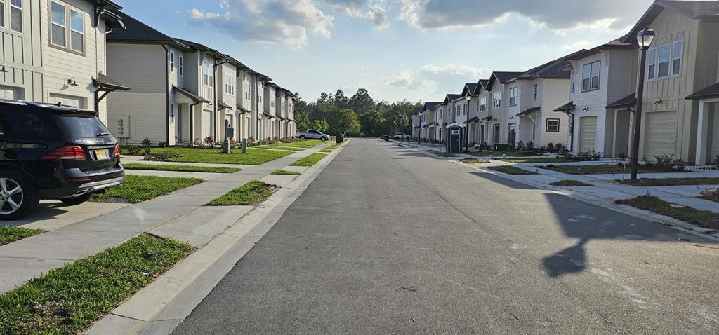 803 Longboat Dr in Davenport, FL - Foto de edificio