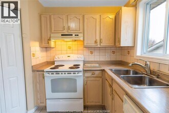 4012 Acorn Cres in Windsor, ON - Building Photo - Building Photo