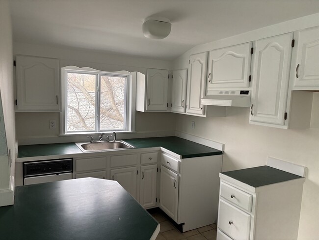 131-133-133 Vernon St