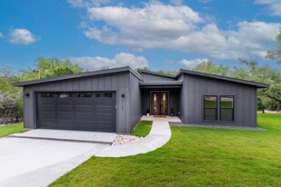 21107 Panhandle Cove in Lago Vista, TX - Building Photo