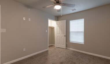 270 Plez Morgan, Unit 254-F in Montgomery, TX - Building Photo - Building Photo