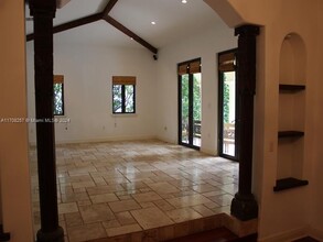 5329 Granada Blvd in Coral Gables, FL - Building Photo - Building Photo