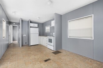 5015 39th St E in Dickinson, TX - Building Photo - Building Photo